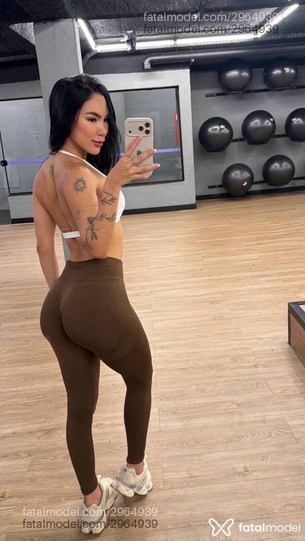 Acompanhante mulher com cabelo castanho de olhos castanhos - Fernanda Campos