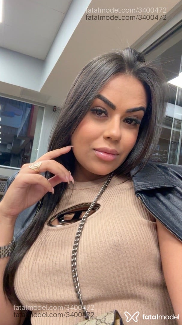 Acompanhante mulher morena (o) de olhos castanhos - Carol Acompanhante mulher morena (o) de olhos castanhos - Carol