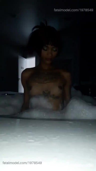 Acompanhante mulher trans morena (o) de olhos castanhos em Joinville Acompanhante mulher trans morena (o) de olhos castanhos em Joinville - Cami Silva
