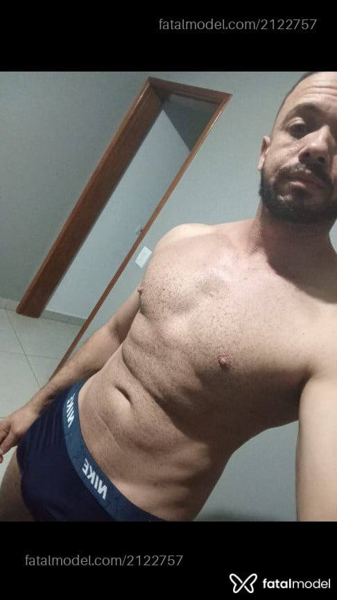 Acompanhante homem com cabelo castanho de olhos verdes em São Paulo Acompanhante homem com cabelo castanho de olhos verdes em São Paulo - Charles