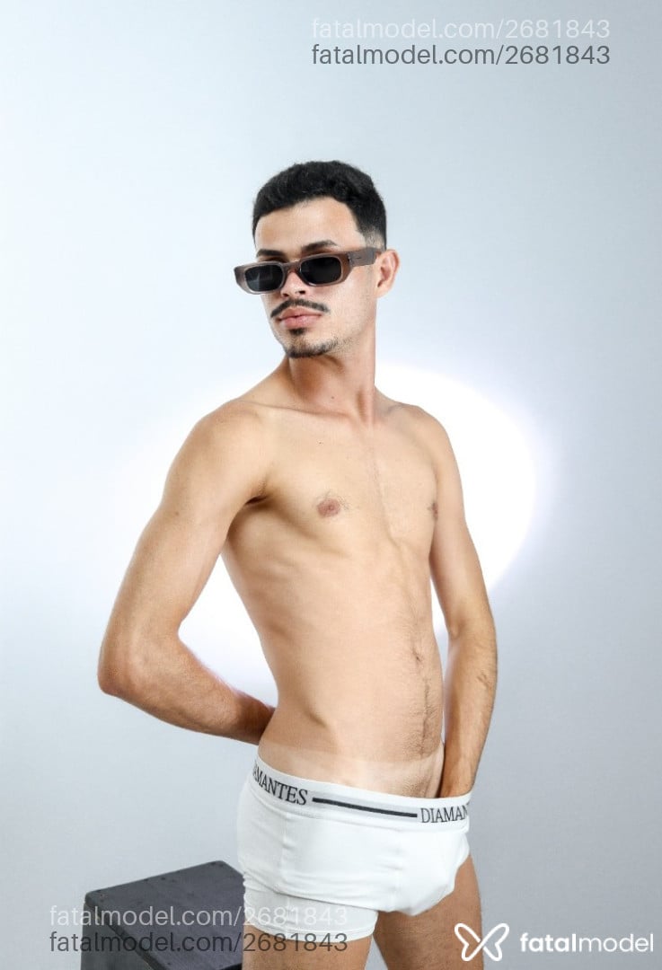 Acompanhante homem morena (o) de olhos castanhos - Carlos Henryque