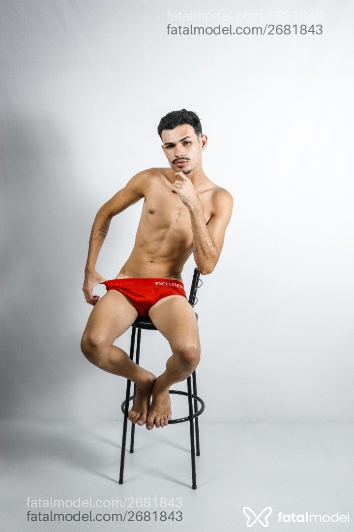 Acompanhante homem morena (o) de olhos castanhos - Carlos Henryque