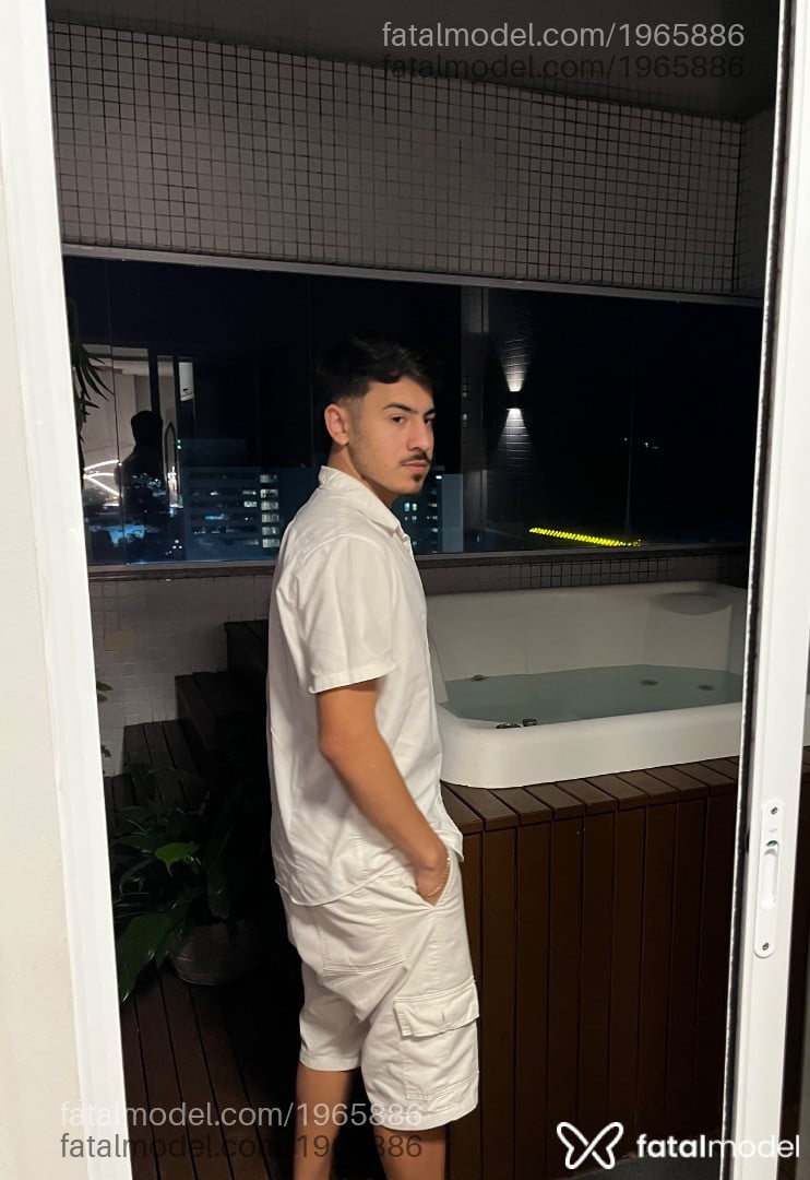 Acompanhante homem morena (o) de olhos cinza em Curitiba - Lucas