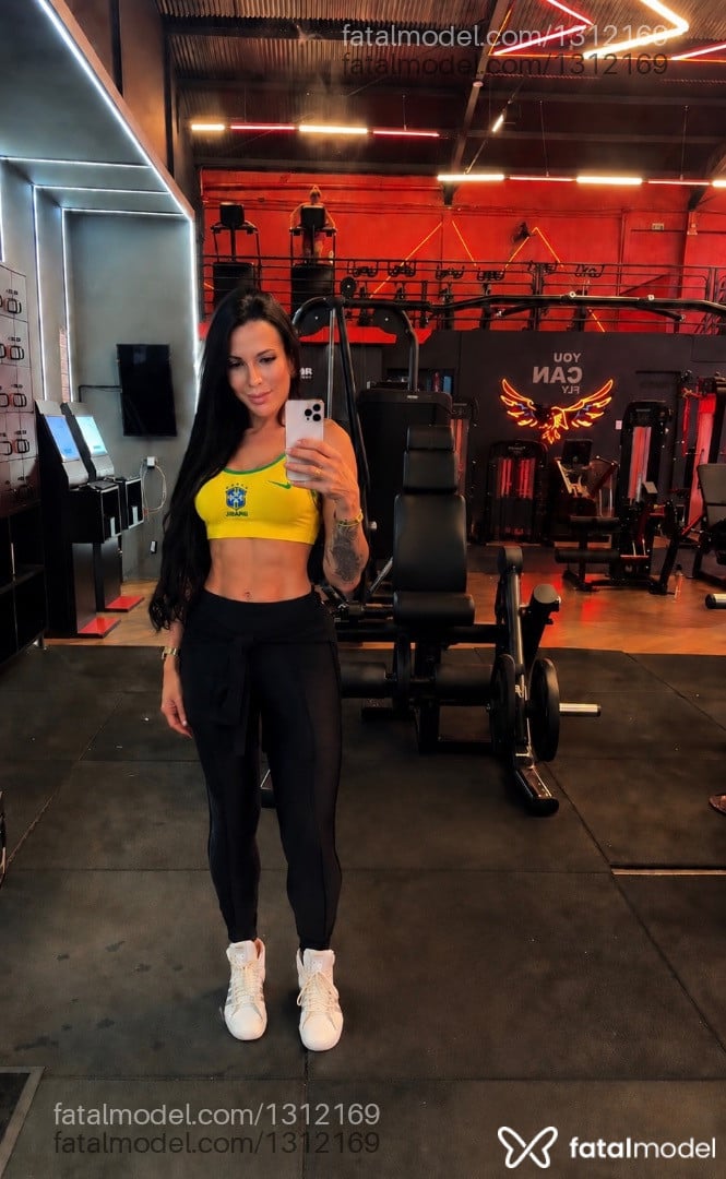 Acompanhante mulher trans morena (o) de olhos mel em Anápolis - Thayla coling