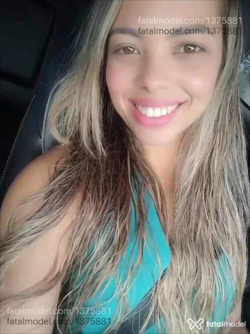 Acompanhante mulher loira (o) de olhos mel - Pérola