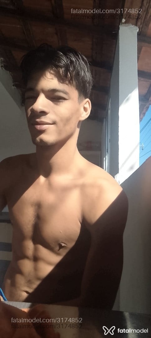 Acompanhante homem com cabelo colorido de olhos pretos em Resende - Matheus Sigilos