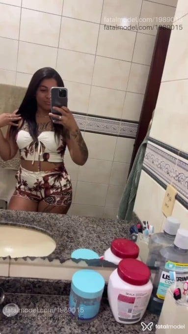 Acompanhante mulher com cabelo castanho de olhos verdes - Bia Suggar Acompanhante mulher com cabelo castanho de olhos verdes - Bia Suggar