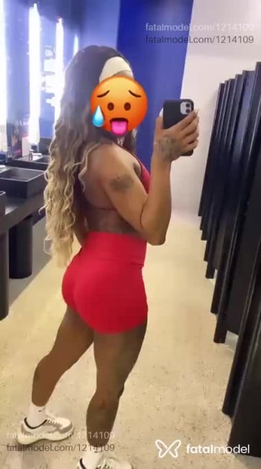 Acompanhante mulher morena (o) de olhos castanhos - Thainá Acompanhante mulher morena (o) de olhos castanhos - Thainá