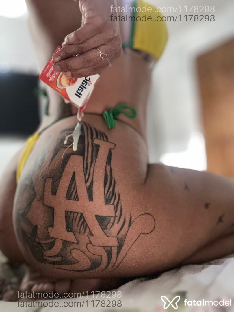 Acompanhante travesti com cabelo castanho de olhos castanhos em Campina Grande - Erika Suzuky