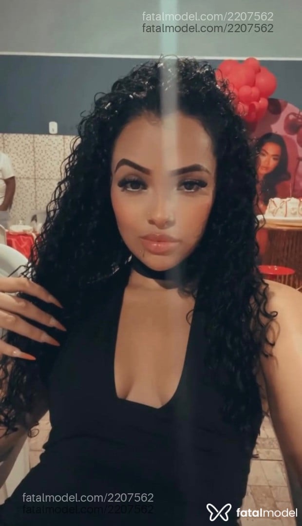 Acompanhante mulher morena (o) de olhos castanhos em Virtual - Tchucaa