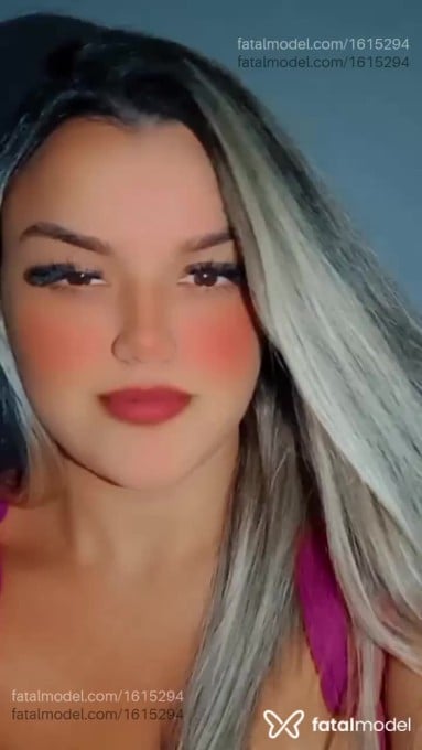 Acompanhante mulher com cabelo castanho de olhos castanhos - Jhuli