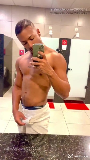 Acompanhante homem morena (o) de olhos pretos em Recife Acompanhante homem morena (o) de olhos pretos em Recife - Vinicius
