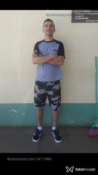 Acompanhante homem com cabelo castanho de olhos mel - Valendoff