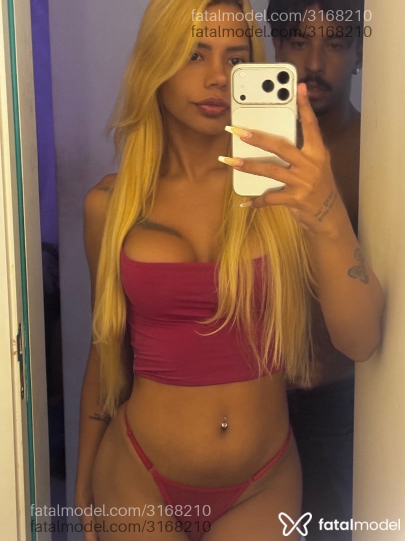 Acompanhante mulher trans loira (o) de olhos castanhos - Isa Ferraz