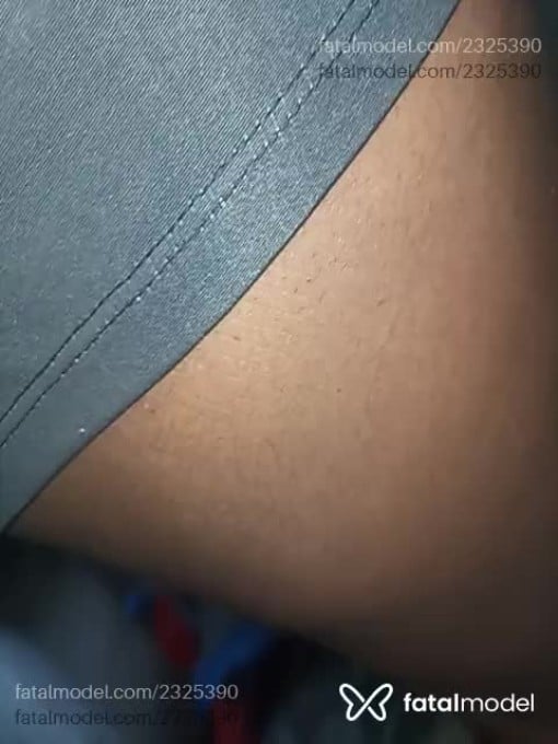 Acompanhante mulher com cabelo castanho de olhos pretos - Safira