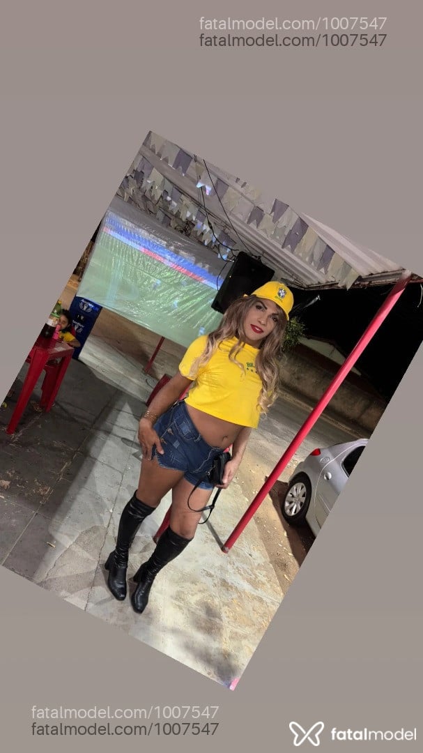 Acompanhante travesti loira (o) de olhos castanhos em Goianésia - Byanca Ferrari