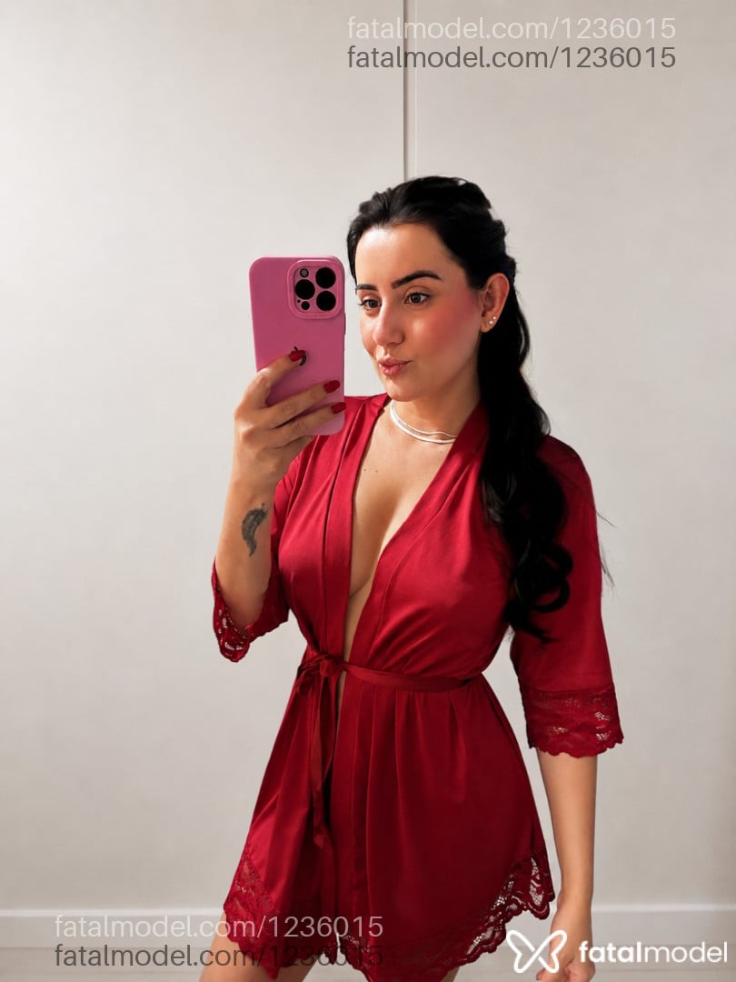 Acompanhante mulher morena (o) de olhos castanhos - Stella Baroni Acompanhante mulher morena (o) de olhos castanhos - Stella Baroni