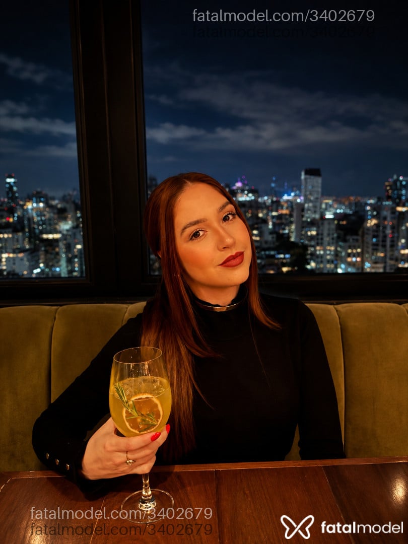 Acompanhante mulher ruiva (o) de olhos castanhos em São Paulo - Helena Castelli