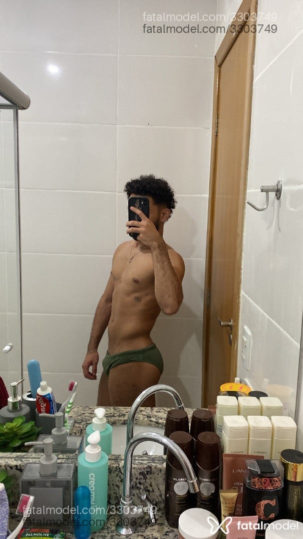 Acompanhante homem com cabelo castanho de olhos castanhos em Goiânia - Marcos