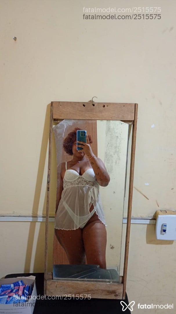 Acompanhante mulher com cabelo castanho de olhos castanhos - Millenah Acompanhante mulher com cabelo castanho de olhos castanhos - Millenah