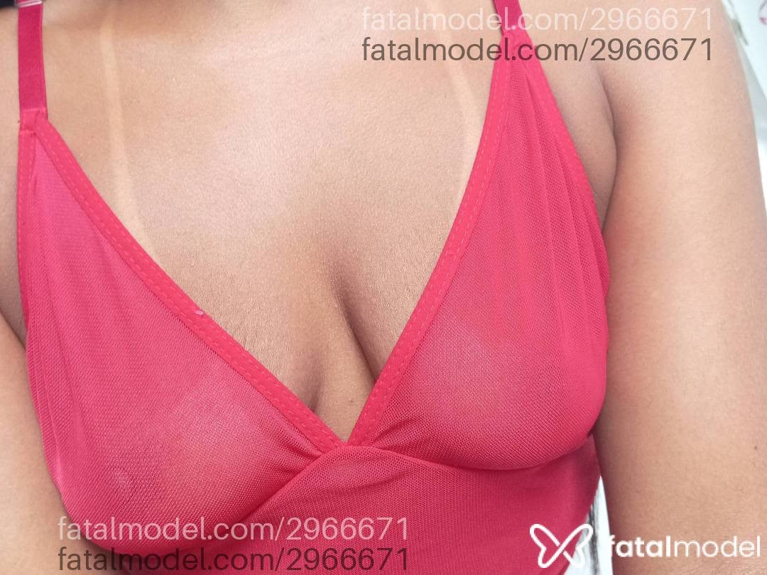 Acompanhante mulher com cabelo castanho de olhos castanhos - Luiza Albuquerque