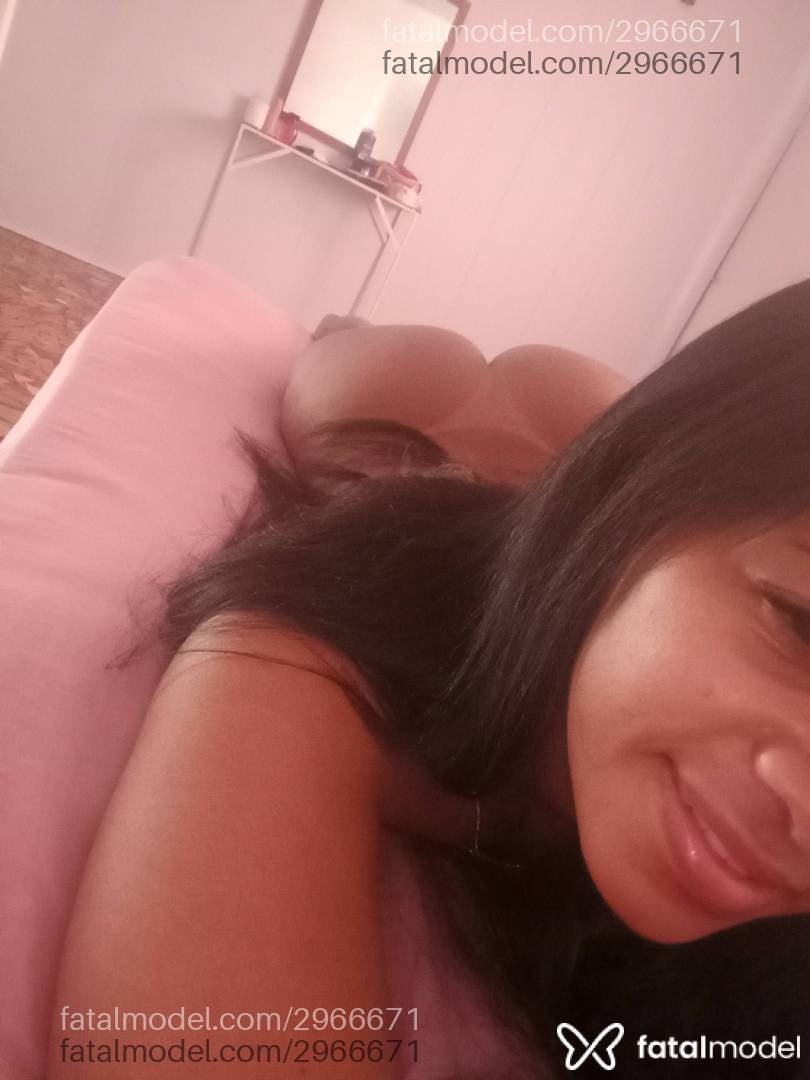 Acompanhante mulher com cabelo castanho de olhos castanhos - Luiza Albuquerque