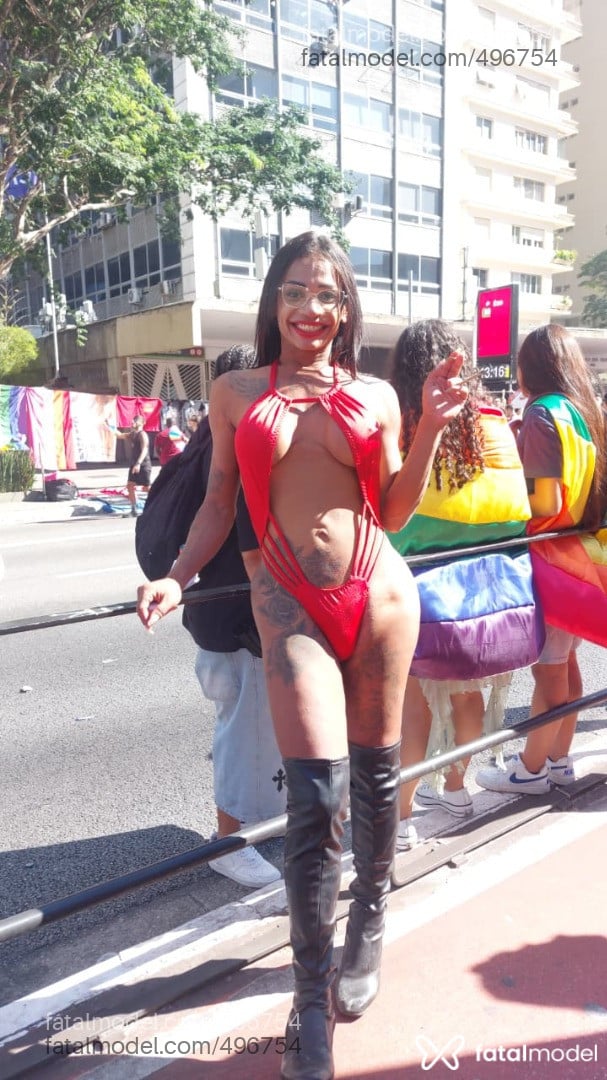 Acompanhante travesti morena (o) de olhos castanhos em Caraguatatuba Acompanhante travesti morena (o) de olhos castanhos em Caraguatatuba - Michelly Battaglin