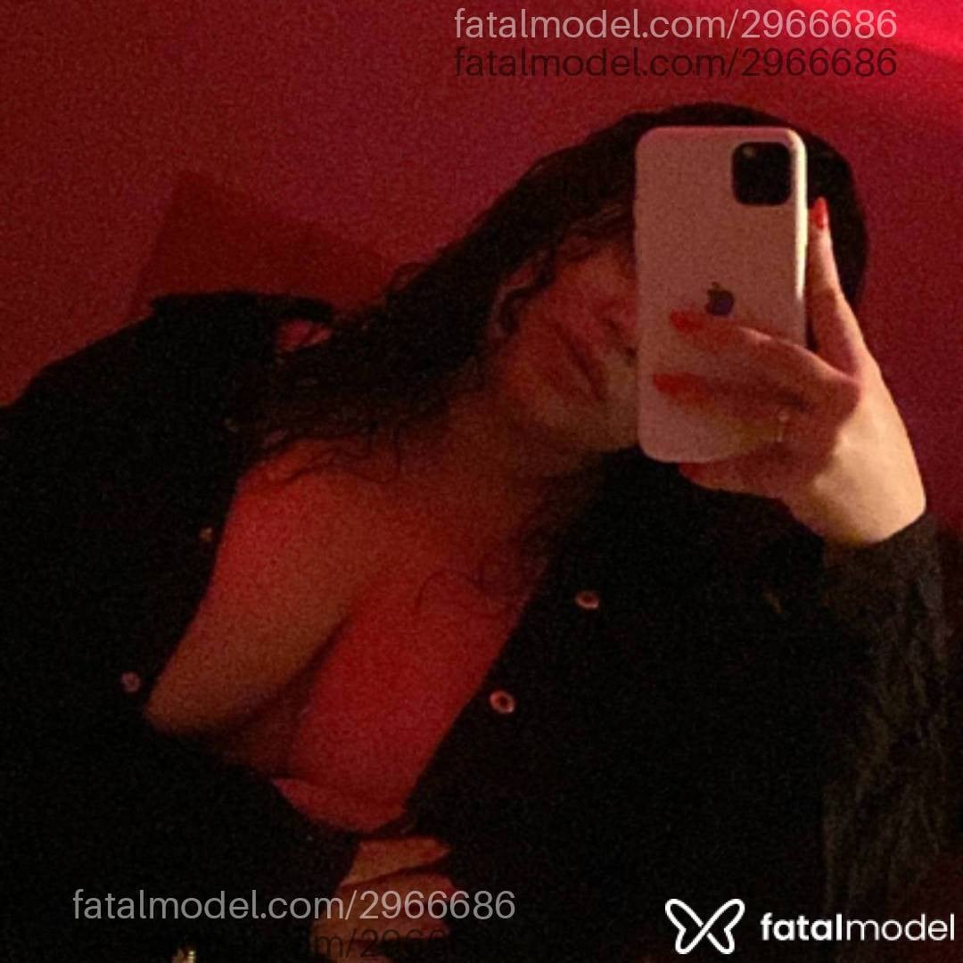 Acompanhante mulher morena (o) de olhos castanhos - Vitória
