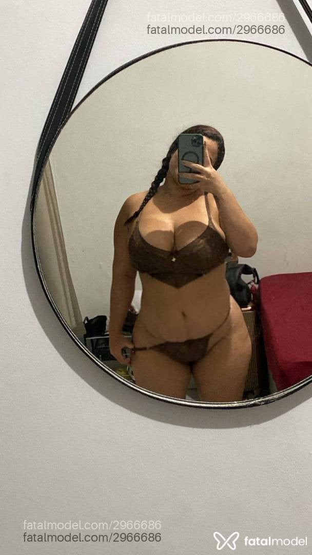 Acompanhante mulher morena (o) de olhos castanhos - Vitória