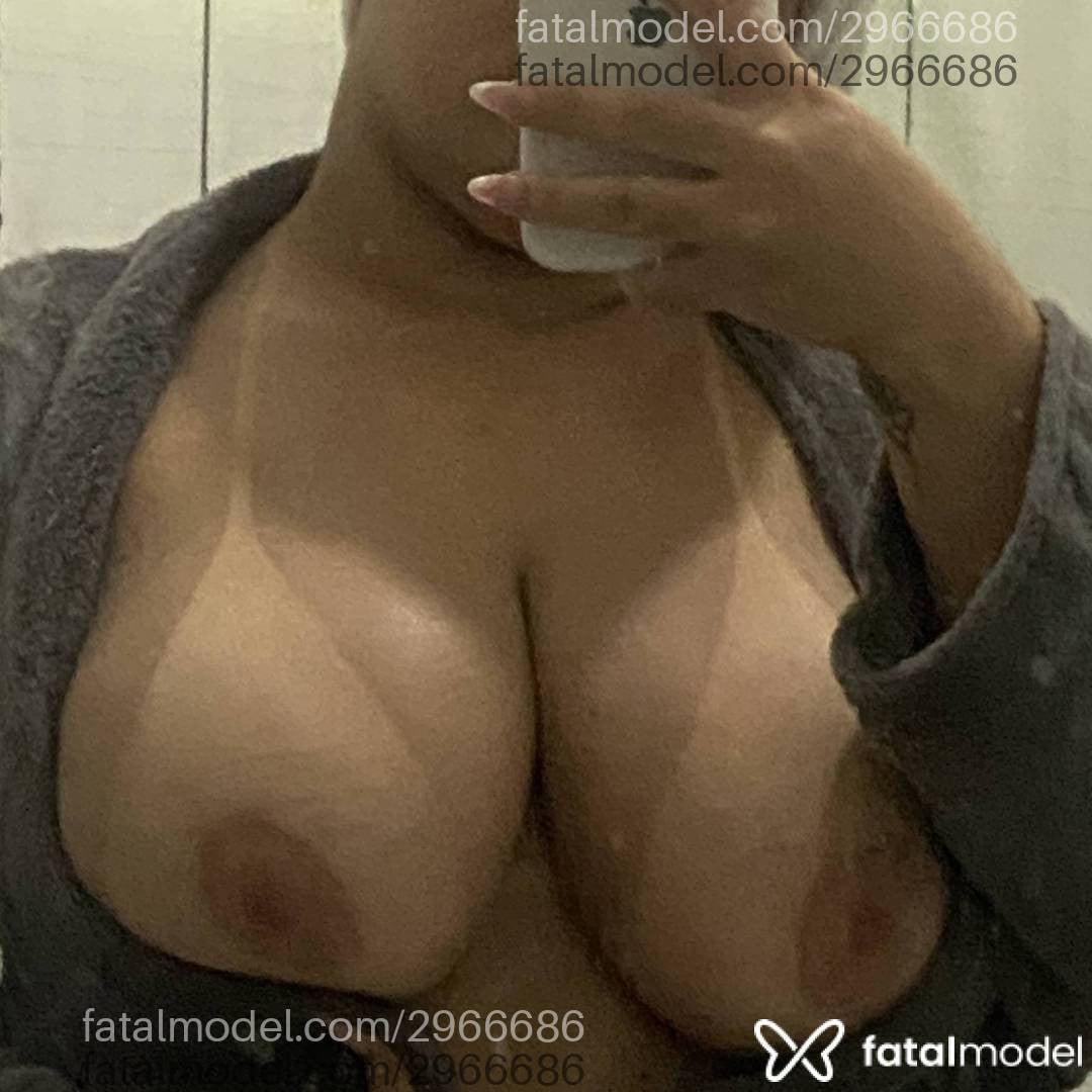 Acompanhante mulher morena (o) de olhos castanhos - Vitória