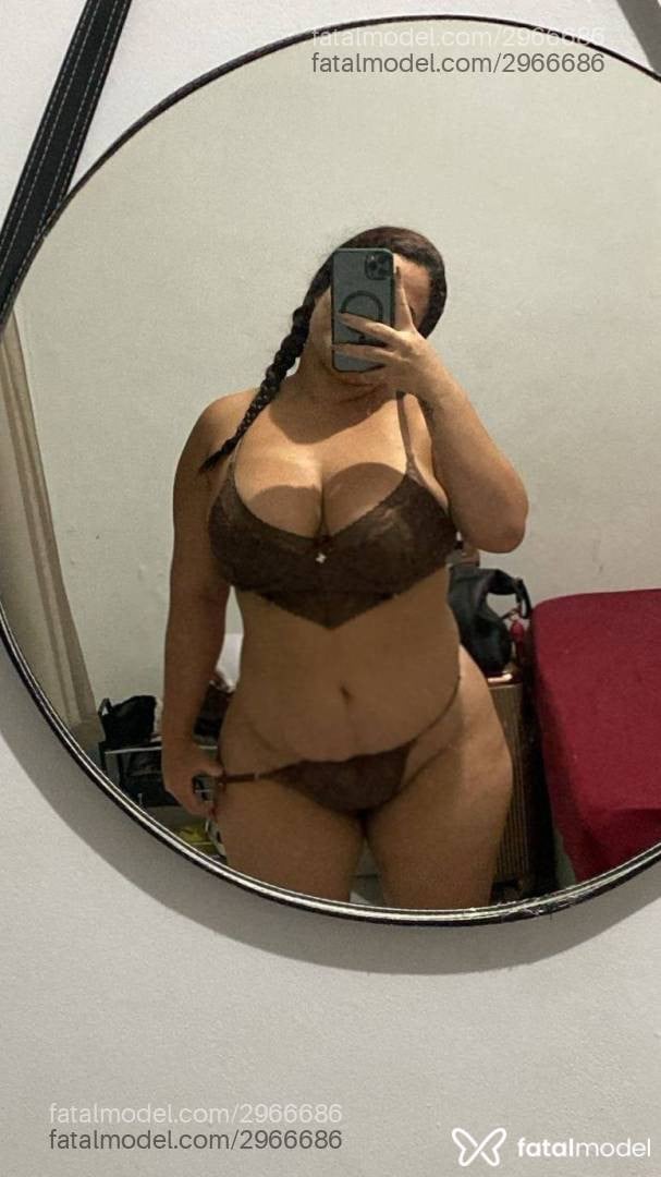 Acompanhante mulher morena (o) de olhos castanhos - Vitória