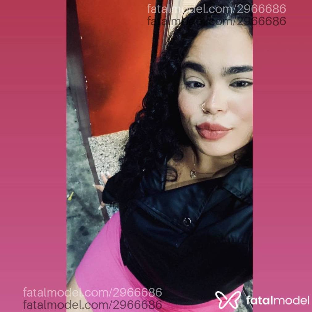 Acompanhante mulher morena (o) de olhos castanhos - Vitória