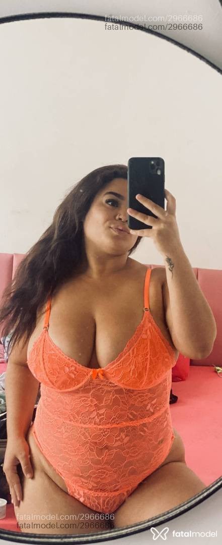 Acompanhante mulher morena (o) de olhos castanhos em Ubá - Vitória