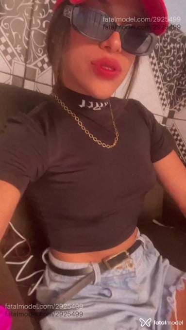 Acompanhante mulher trans com cabelo castanho de olhos castanhos - Karolayne Acompanhante mulher trans com cabelo castanho de olhos castanhos - Karolayne