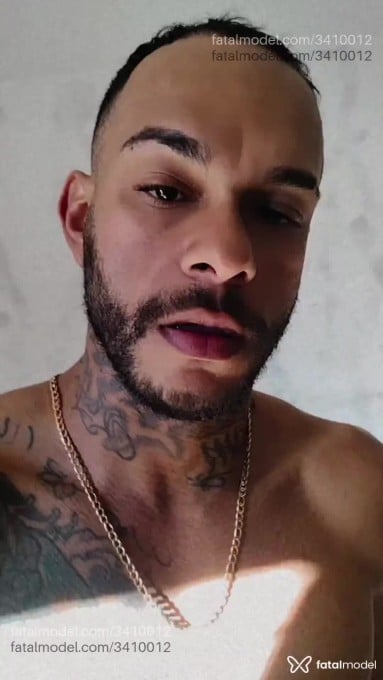 Acompanhante homem com cabelo castanho de olhos castanhos em Virtual Acompanhante homem com cabelo castanho de olhos castanhos em Virtual - Brabo