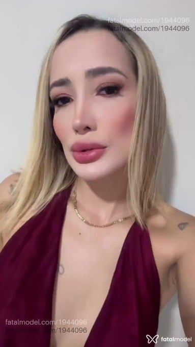 Acompanhante mulher loira (o) de olhos mel - Laryssa