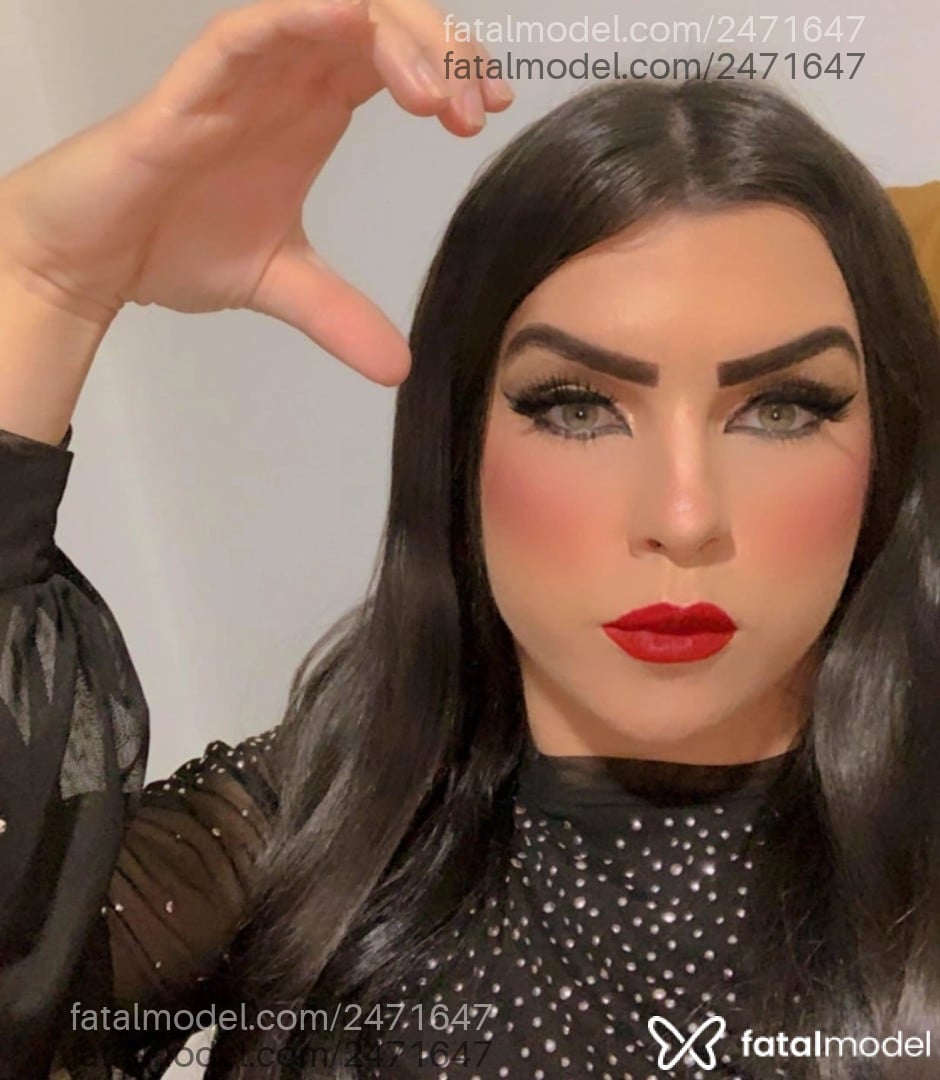 Acompanhante mulher trans com cabelo castanho de olhos verdes em Virtual - Luanny Moura