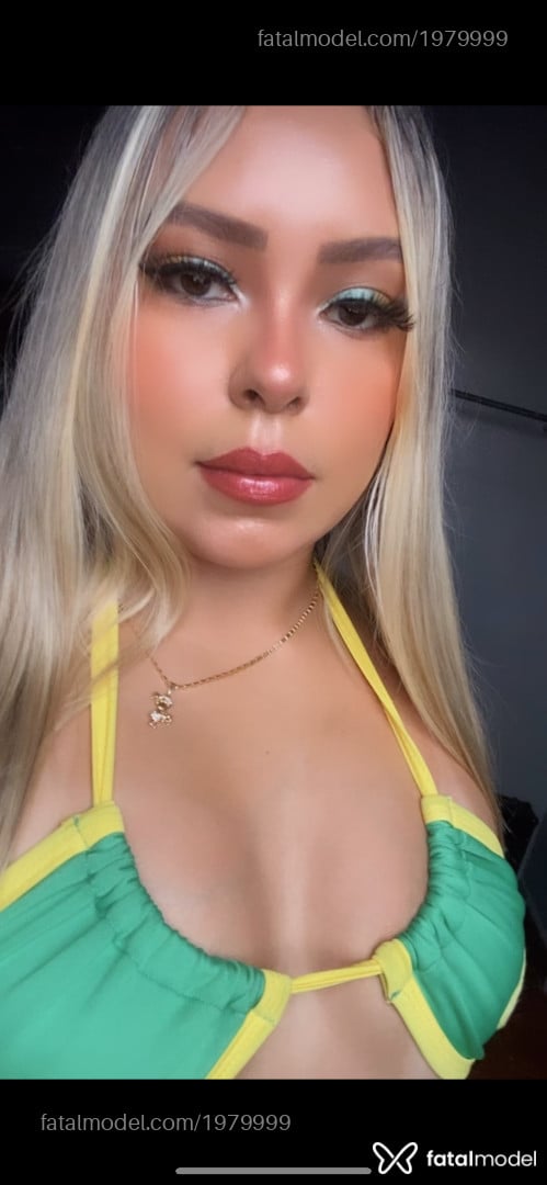 Acompanhante mulher loira (o) de olhos castanhos - Valentina Acompanhante mulher loira (o) de olhos castanhos - Valentina