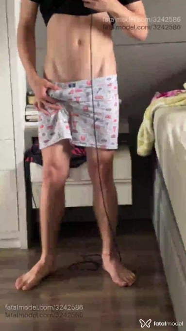 Acompanhante homem com cabelo castanho de olhos mel em Curitiba - Kinho