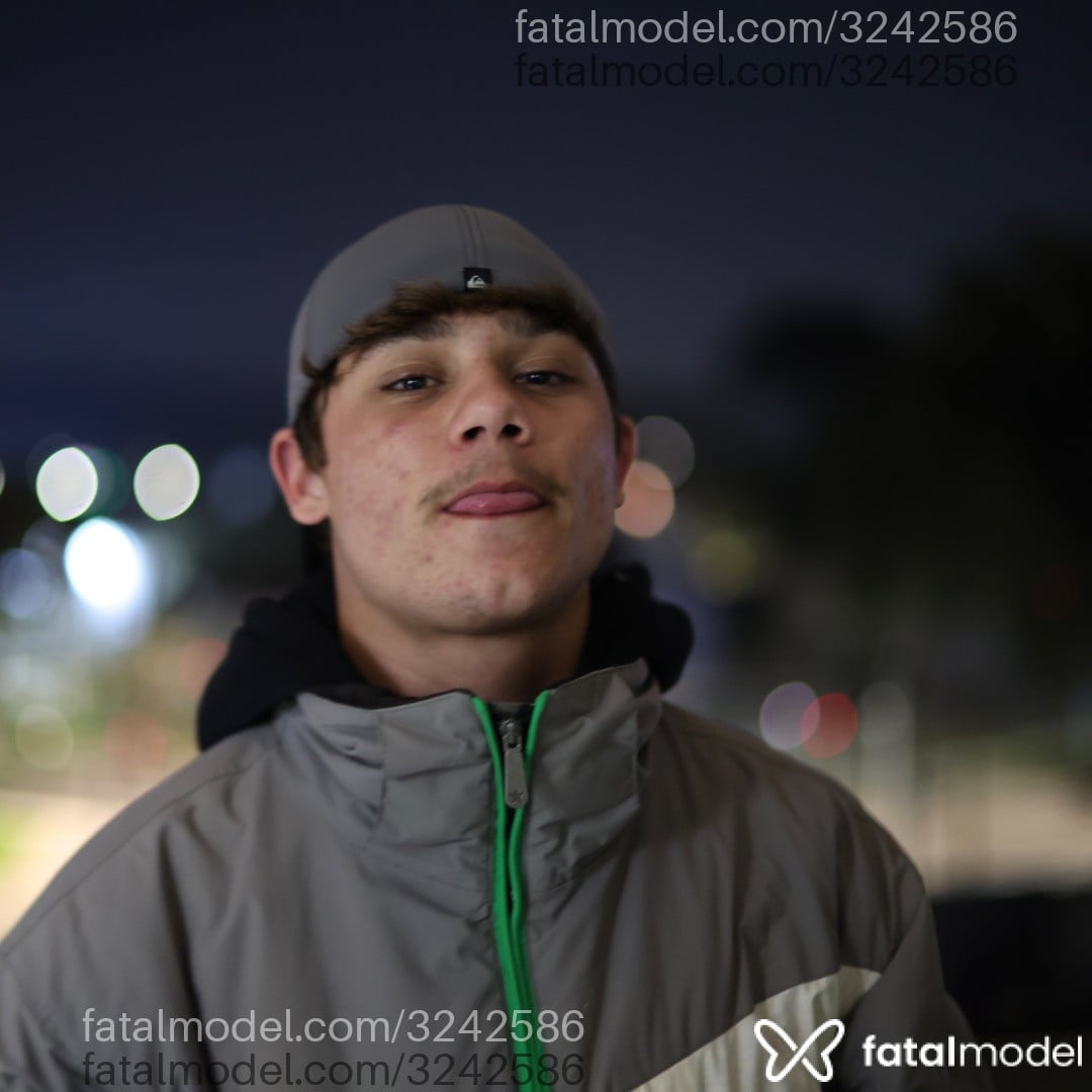Acompanhante homem com cabelo castanho de olhos mel em Curitiba - Kinho