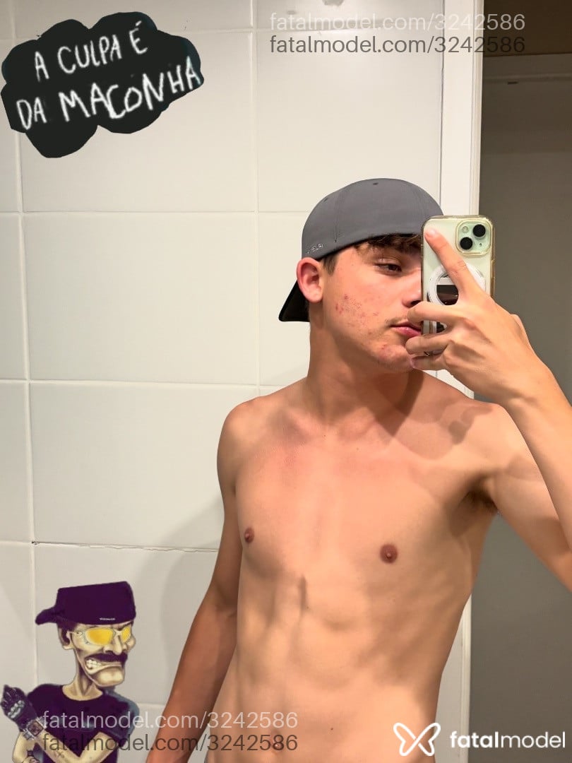 Acompanhante homem com cabelo castanho de olhos mel em Curitiba - Kinho