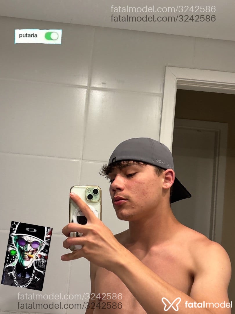 Acompanhante homem com cabelo castanho de olhos mel em Curitiba - Kinho