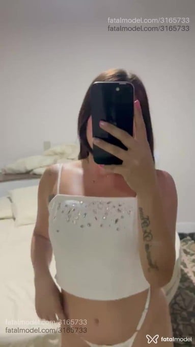 Acompanhante mulher morena (o) de olhos verdes em Prata Acompanhante mulher morena (o) de olhos verdes em Prata - Isíis
