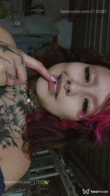 Acompanhante mulher com cabelo colorido de olhos castanhos - Pinnk