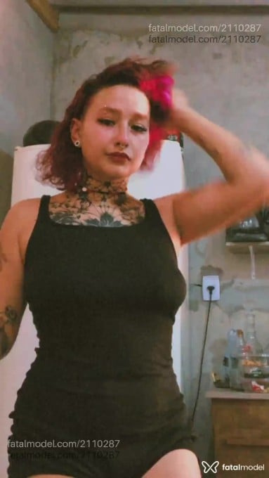 Acompanhante mulher com cabelo colorido de olhos castanhos - Pinnk