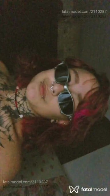 Acompanhante mulher com cabelo colorido de olhos castanhos - Pinnk Acompanhante mulher com cabelo colorido de olhos castanhos - Pinnk