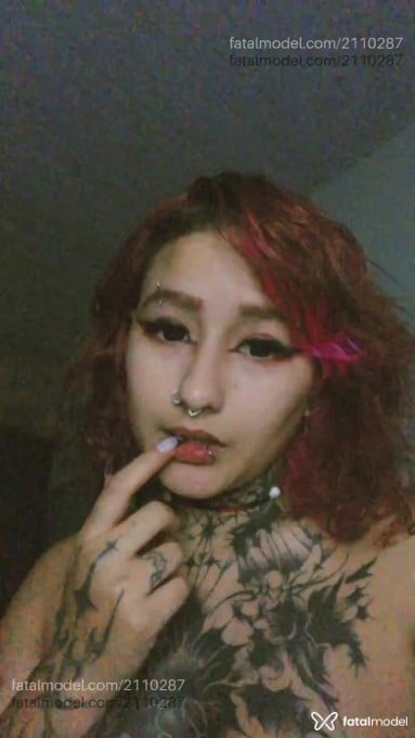 Acompanhante mulher com cabelo colorido de olhos castanhos - Pinnk Acompanhante mulher com cabelo colorido de olhos castanhos - Pinnk