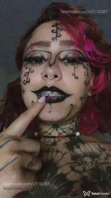 Acompanhante mulher com cabelo colorido de olhos castanhos - Pinnk Acompanhante mulher com cabelo colorido de olhos castanhos - Pinnk