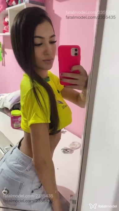 Acompanhante mulher com cabelo castanho de olhos castanhos em Curitiba - Sophia