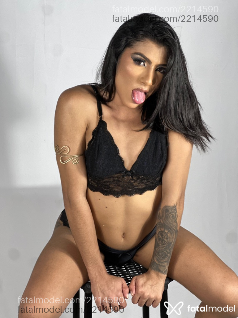Acompanhante mulher trans morena (o) de olhos mel - Emilly
